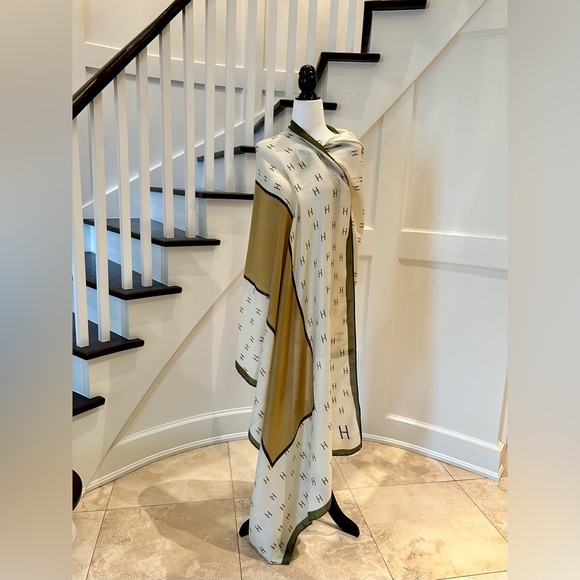 3/$50 H Logo Scarf - ** 3 FOR $50 DEAL + REDUCED SHIPPING ** - Picture 3 of 7